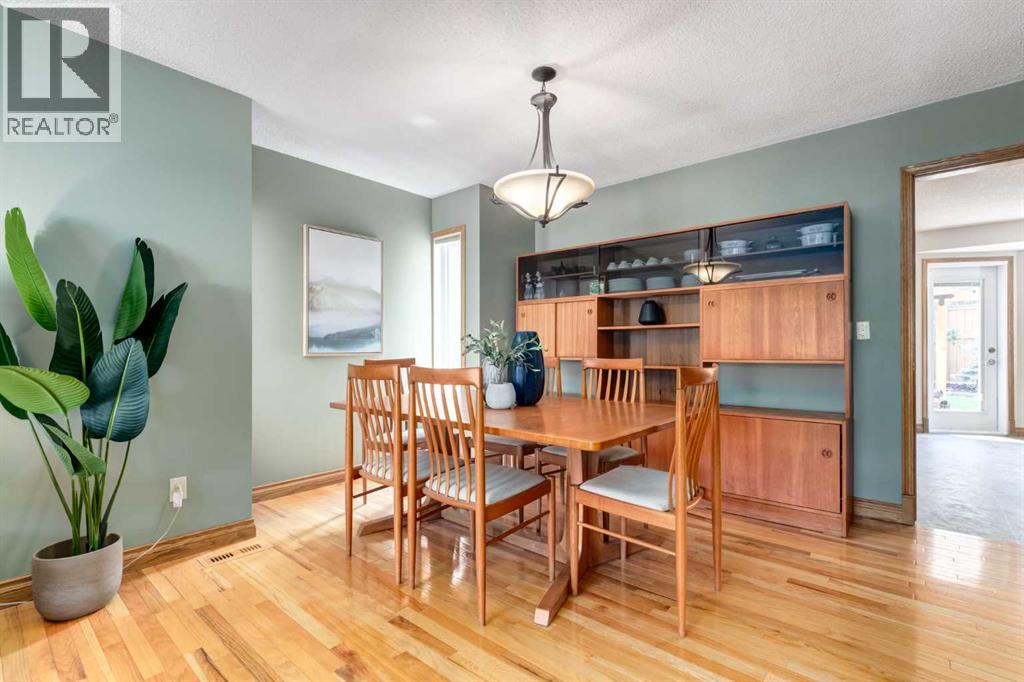 39 Canterbury Court Sw, Calgary, Alberta  T2W 6C2 - Photo 8 - A2246918