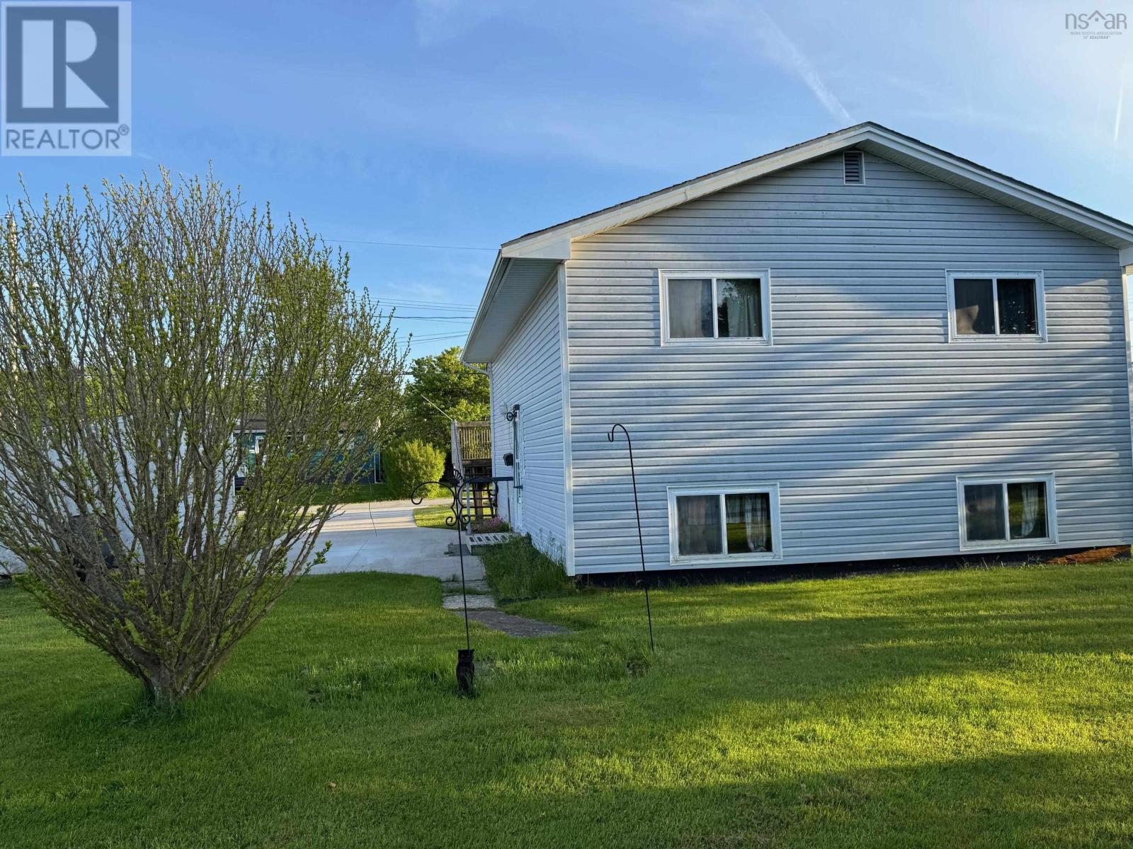 12 Oak Drive, Yarmouth, Nova Scotia  B5A 2R4 - Photo 5 - 202515861