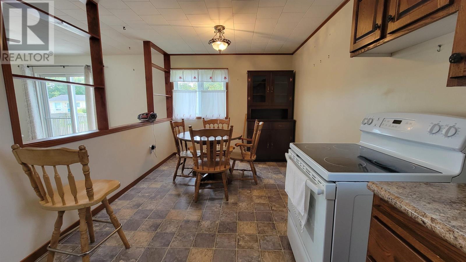 12 Oak Drive, Yarmouth, Nova Scotia  B5A 2R4 - Photo 9 - 202515861