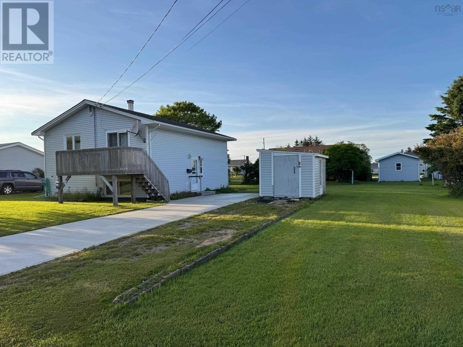 12 Oak Drive, Yarmouth, Nova Scotia  B5A 2R4 - Photo 1 - 202515861