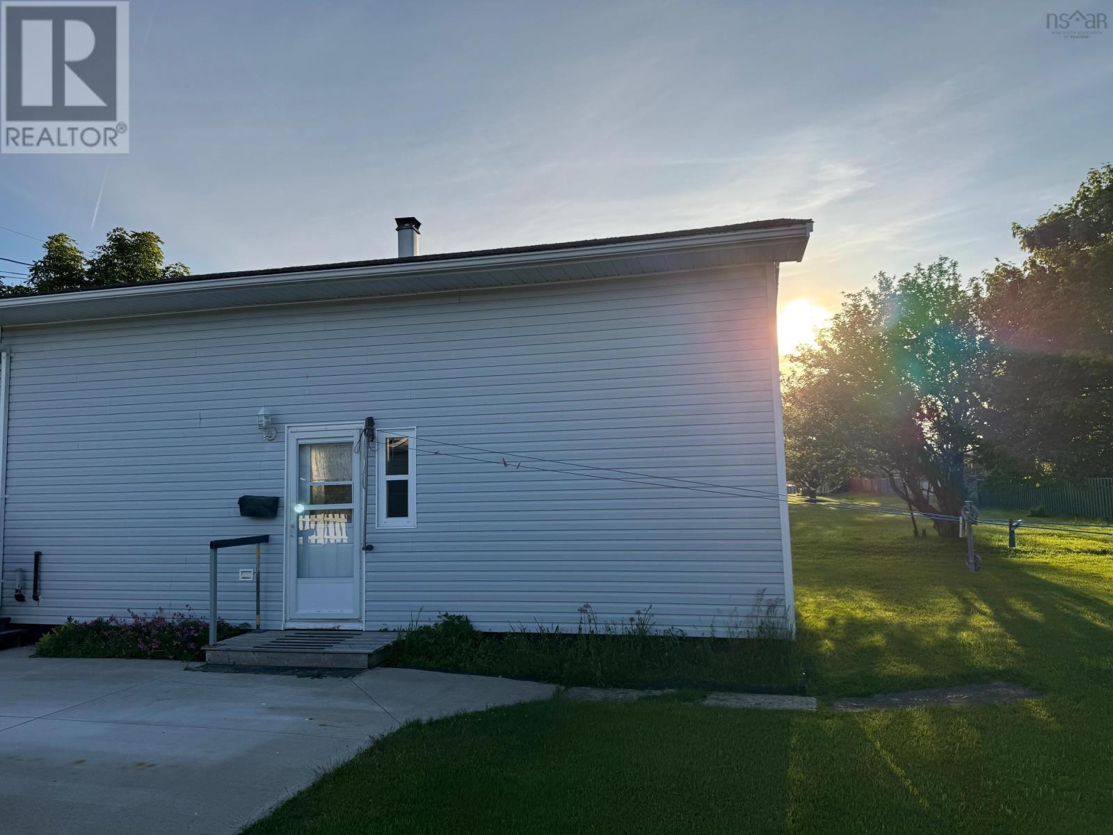 12 Oak Drive, Yarmouth, Nova Scotia  B5A 2R4 - Photo 4 - 202515861