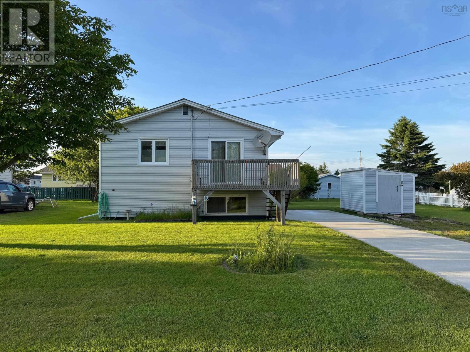 12 Oak Drive, Yarmouth, Nova Scotia  B5A 2R4 - Photo 2 - 202515861