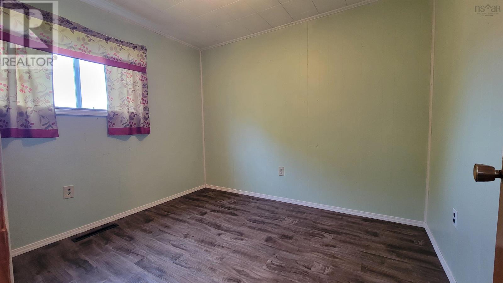 12 Oak Drive, Yarmouth, Nova Scotia  B5A 2R4 - Photo 11 - 202515861