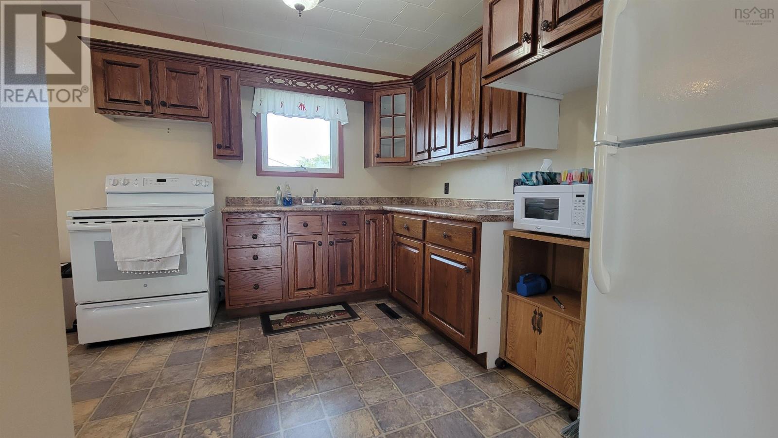 12 Oak Drive, Yarmouth, Nova Scotia  B5A 2R4 - Photo 8 - 202515861