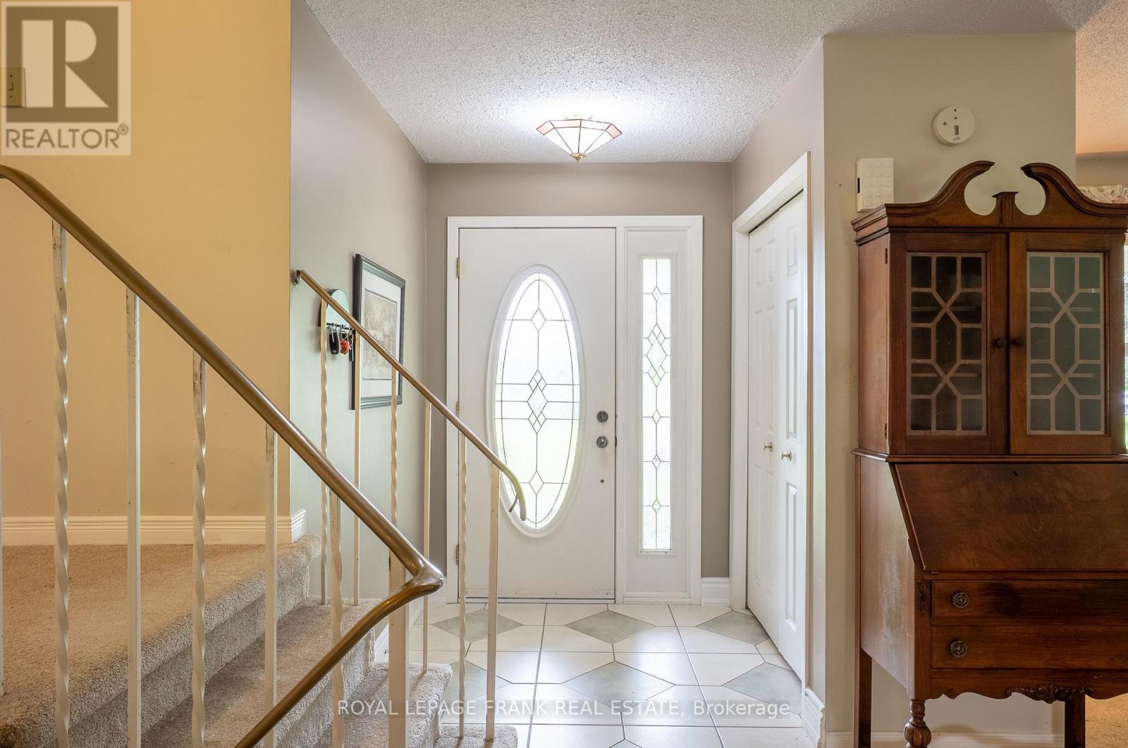 383 Old Surrey Lane, Kawartha Lakes, Ontario  K0M 1A0 - Photo 12 - X12333597