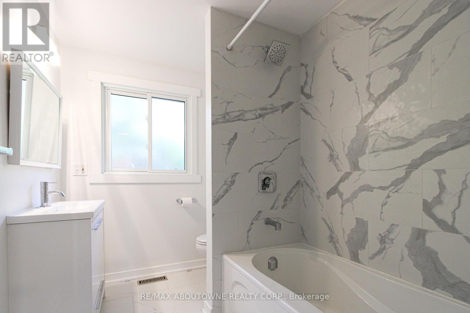 626 Cape Avenue, Burlington, Ontario  L7L 4M6 - Photo 27 - W12319724