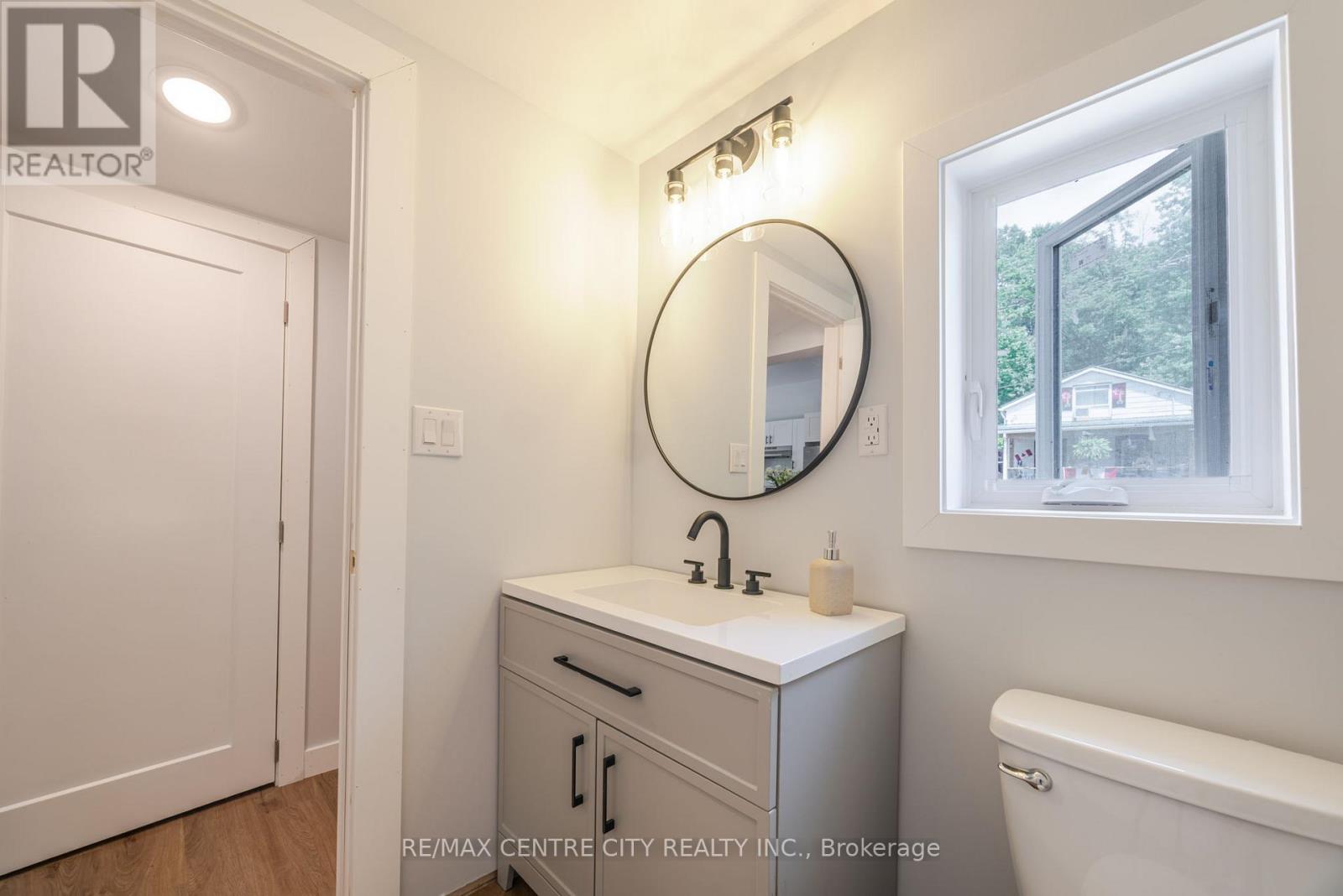 277 Charlotte Street, Central Elgin, Ontario  N5L 1A8 - Photo 10 - X12333496