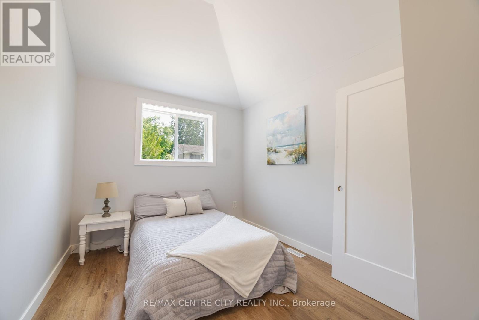 277 Charlotte Street, Central Elgin, Ontario  N5L 1A8 - Photo 14 - X12333496