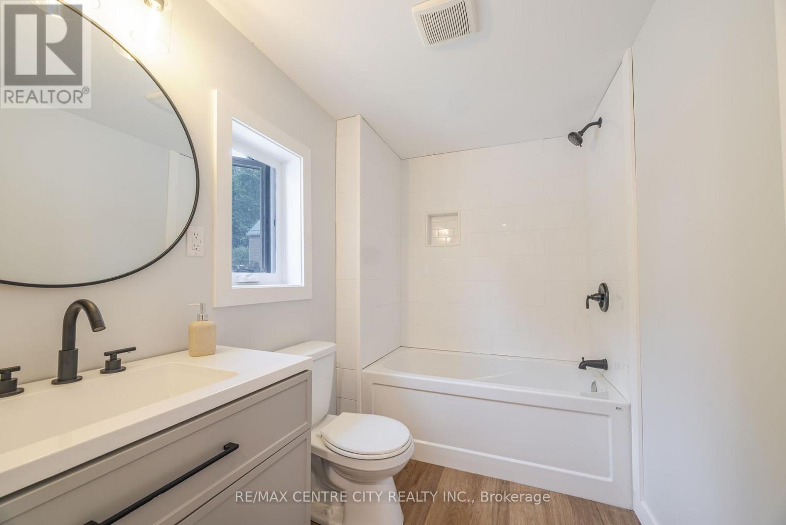277 Charlotte Street, Central Elgin, Ontario  N5L 1A8 - Photo 9 - X12333496