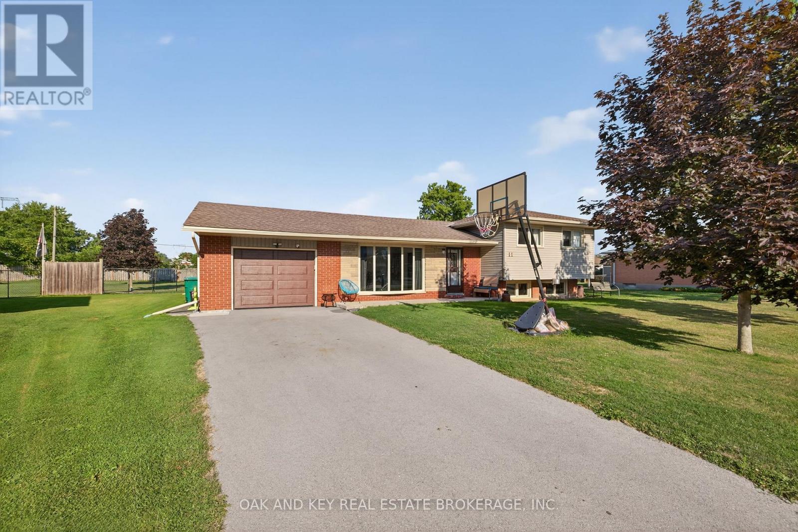 10103 Lynhurst Park Drive, Southwold, Ontario  N5P 2E5 - Photo 3 - X12333525