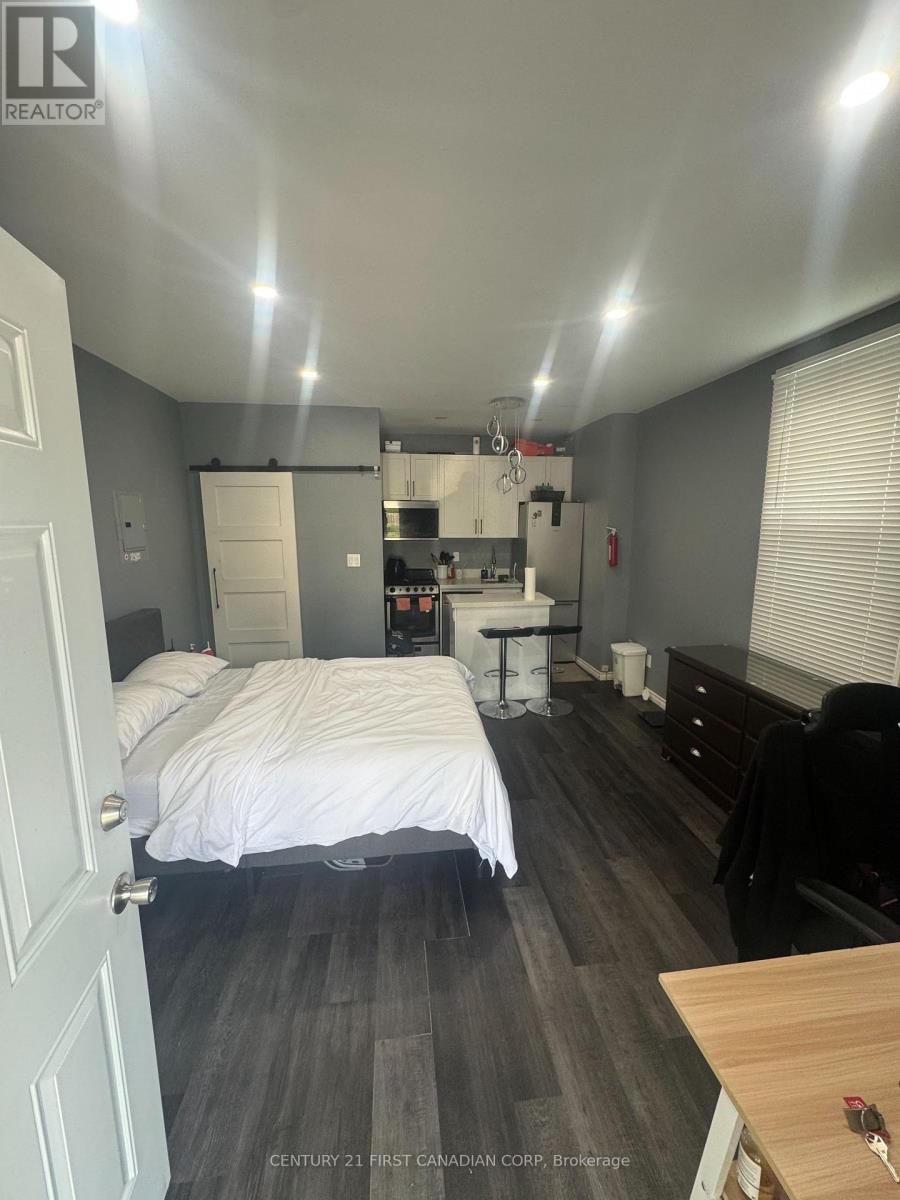 28 Oxford Street W, London North, Ontario  N6H 1R3 - Photo 13 - X12333635