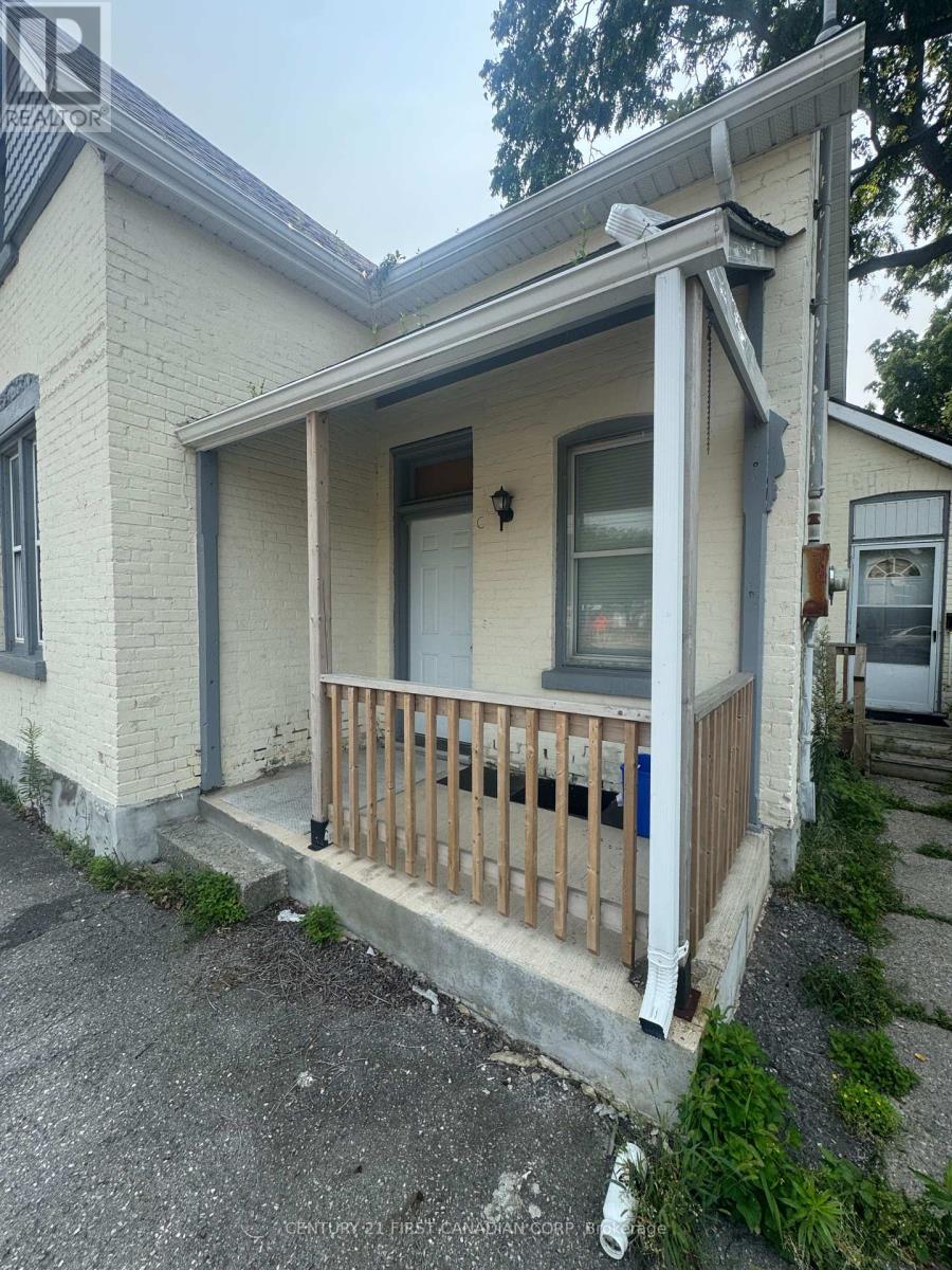 28 Oxford Street W, London North, Ontario  N6H 1R3 - Photo 4 - X12333635
