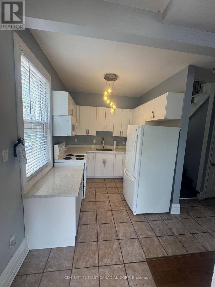 28 Oxford Street W, London North, Ontario  N6H 1R3 - Photo 6 - X12333635