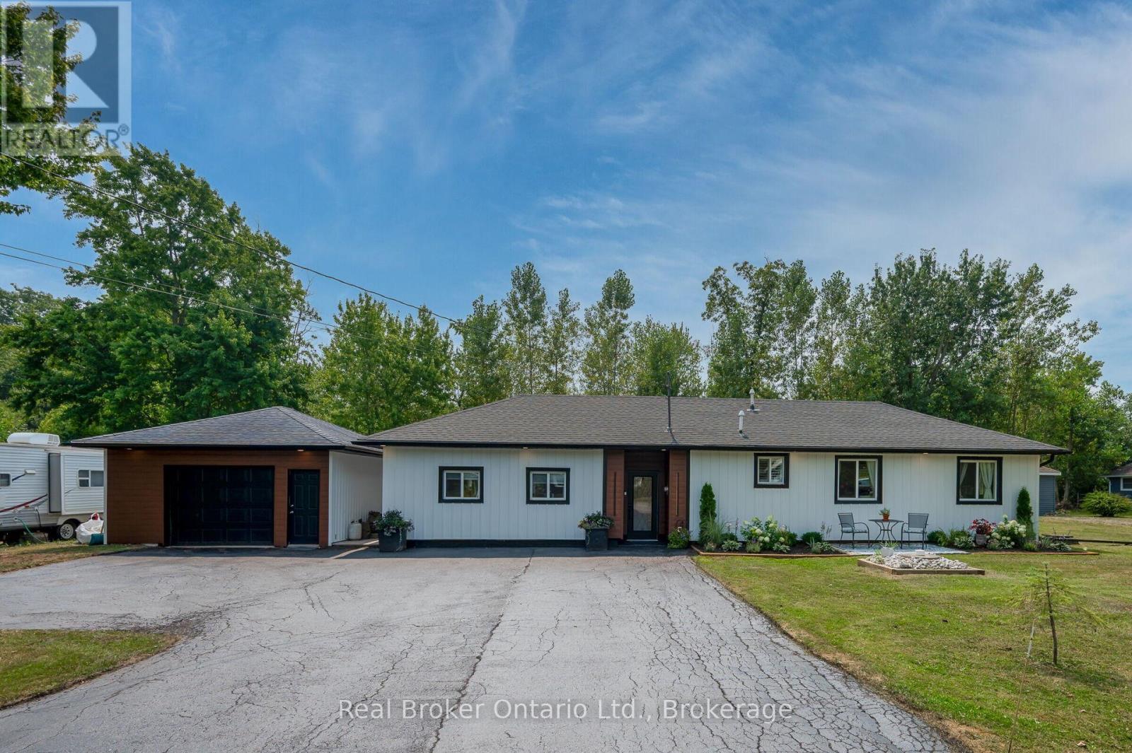 2525 Vimy Road, Port Colborne, Ontario  L3K 5V3 - Photo 2 - X12333498