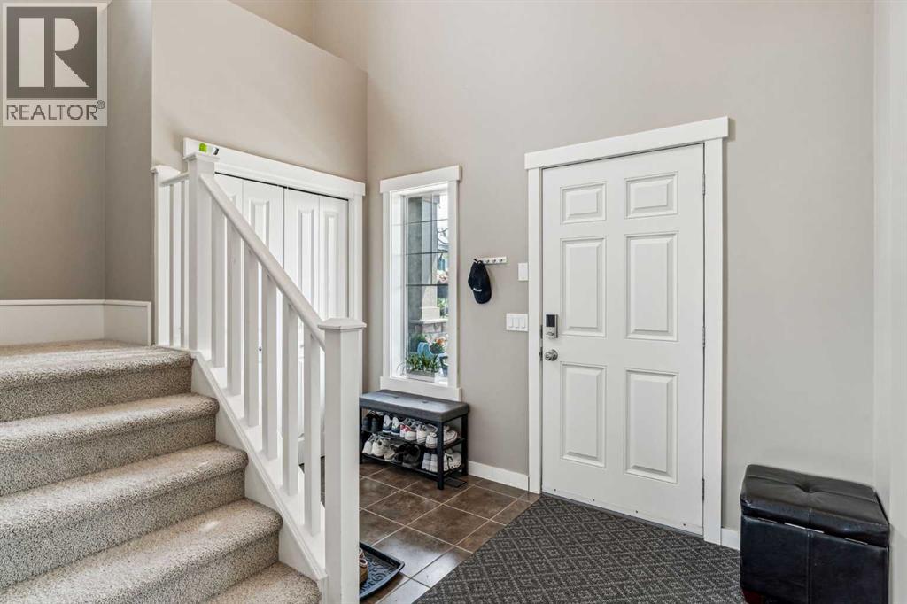 Property at 109 Elgin Meadows Manor SE image 3