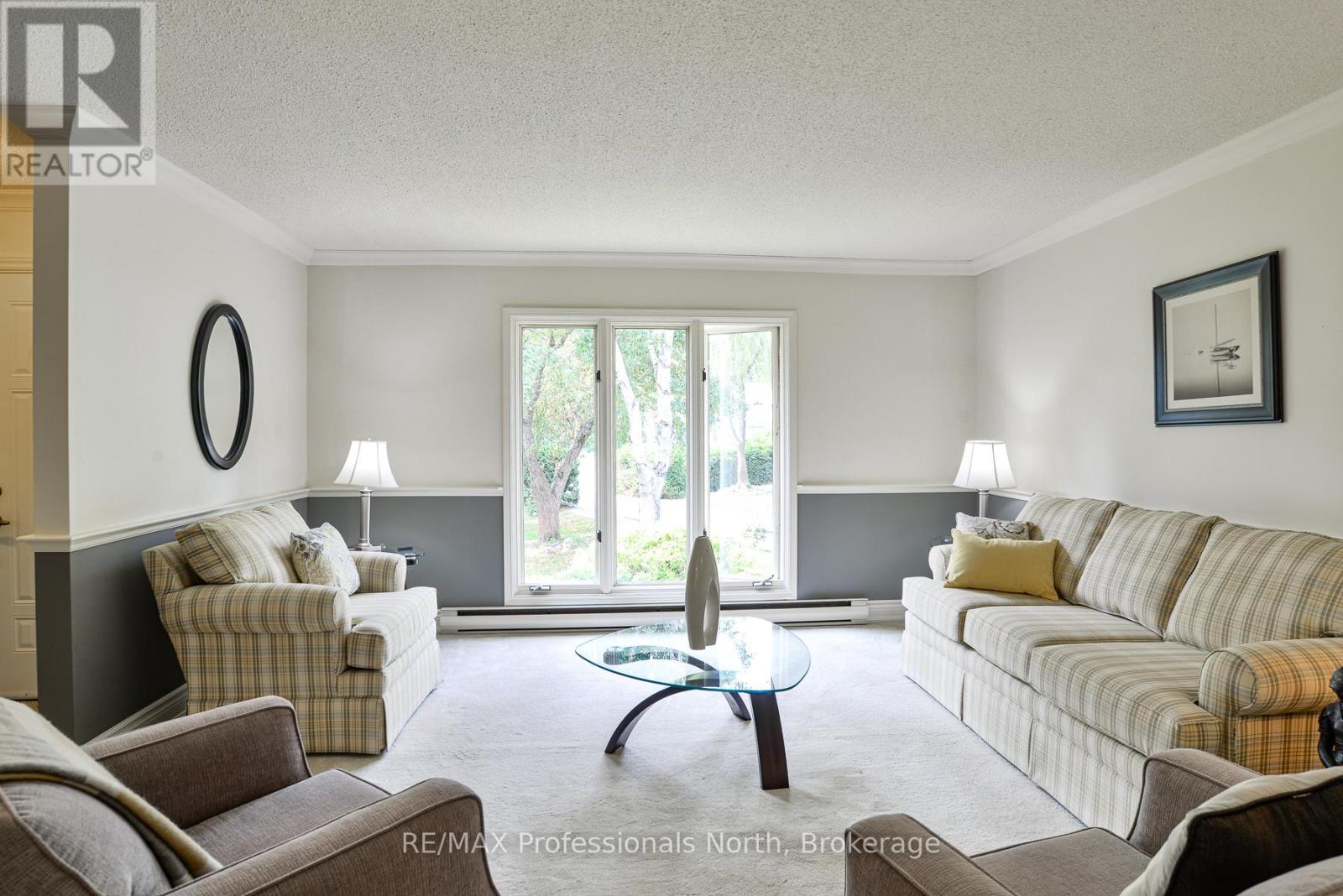 Property at 33 WOODCHESTER AVENUE image 4