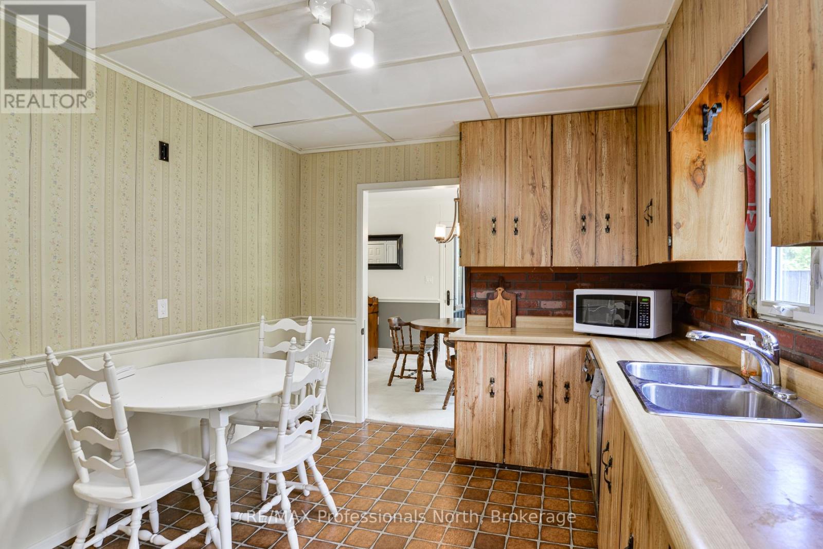 Property at 33 WOODCHESTER AVENUE image 5