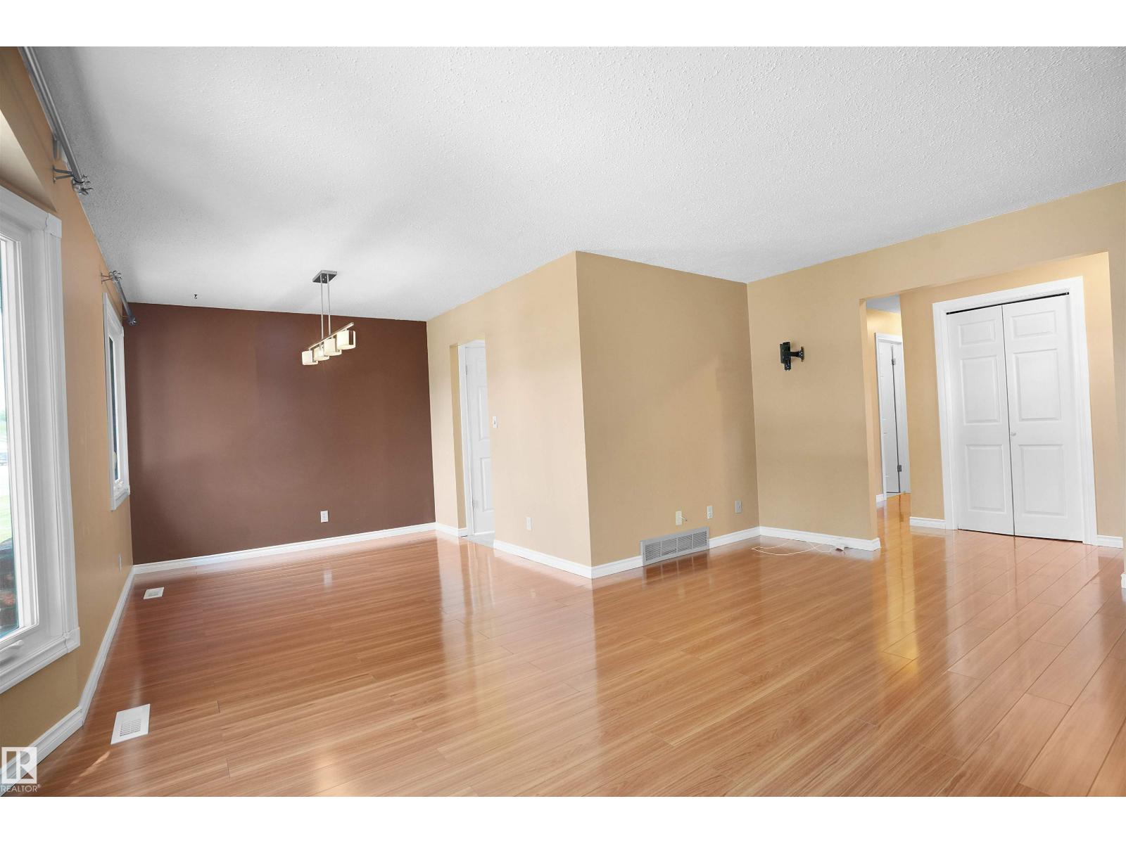 14231 24 St Nw, Edmonton, Alberta  T5Y 1G2 - Photo 8 - E4440329