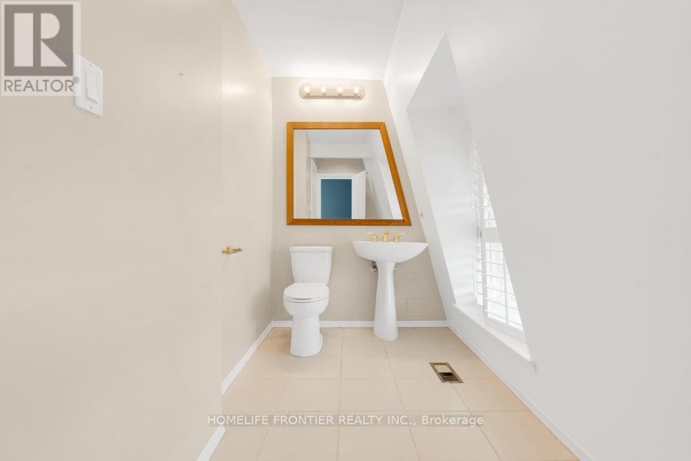 Apt 3 - 17 Teddington Park Avenue W, Toronto, Ontario  M4N 2C4 - Photo 13 - C12331892