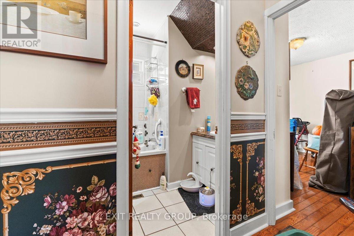 100 Film Street, Quinte West, Ontario  K8V 5K2 - Photo 4 - X12333247