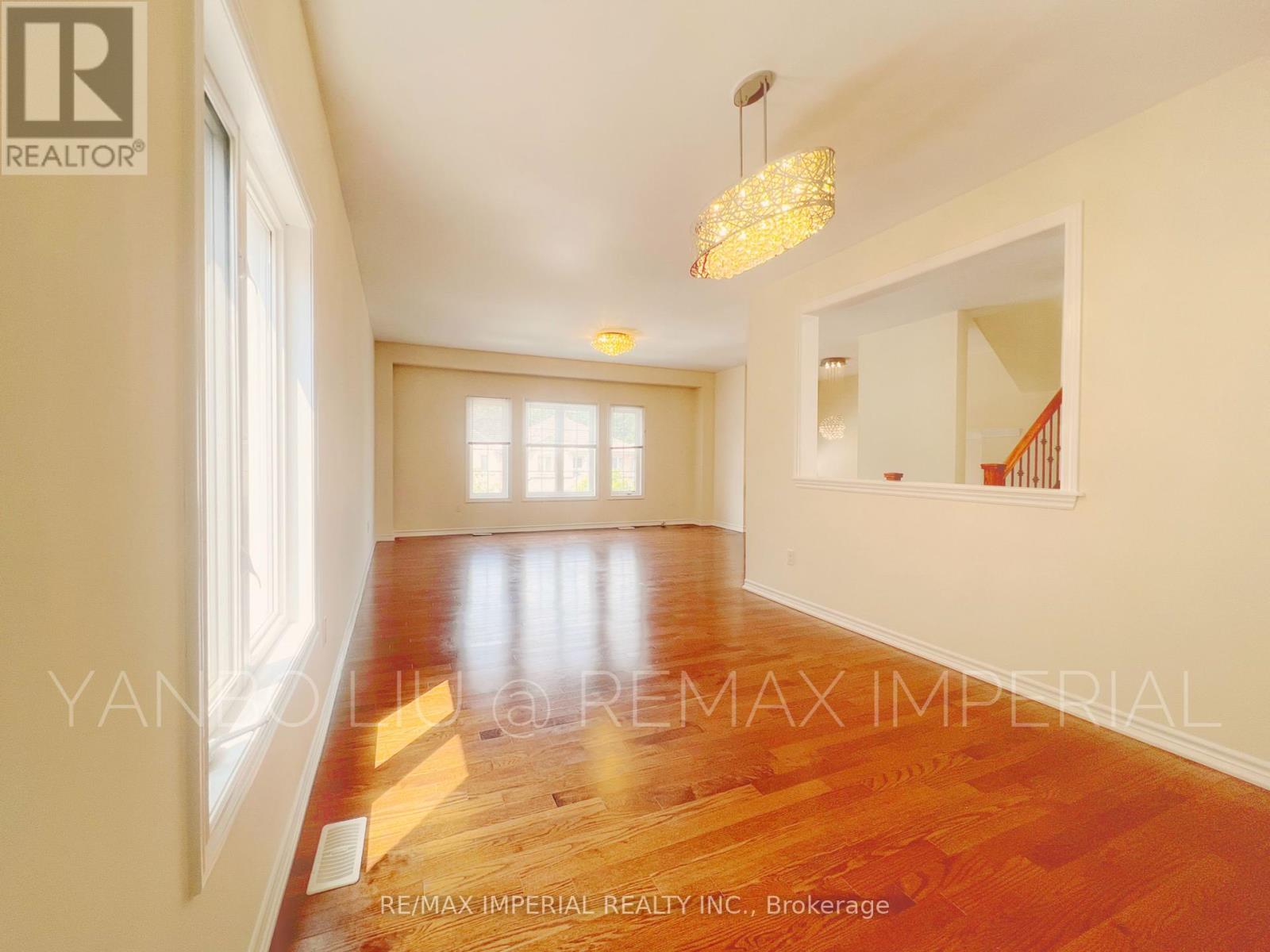 155 Art West Avenue, Newmarket, Ontario  L3X 0C1 - Photo 5 - N12332378