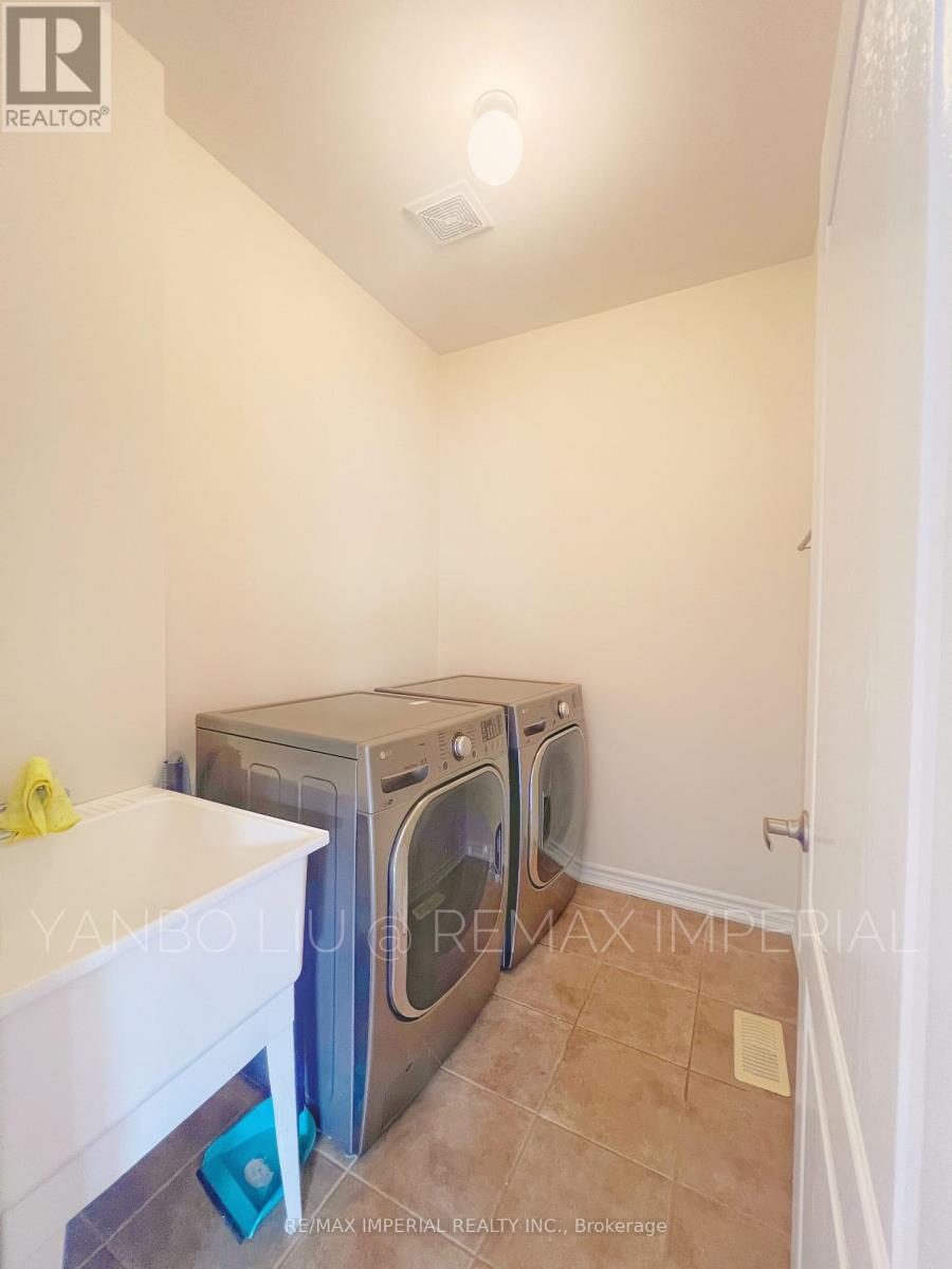 155 Art West Avenue, Newmarket, Ontario  L3X 0C1 - Photo 22 - N12332378
