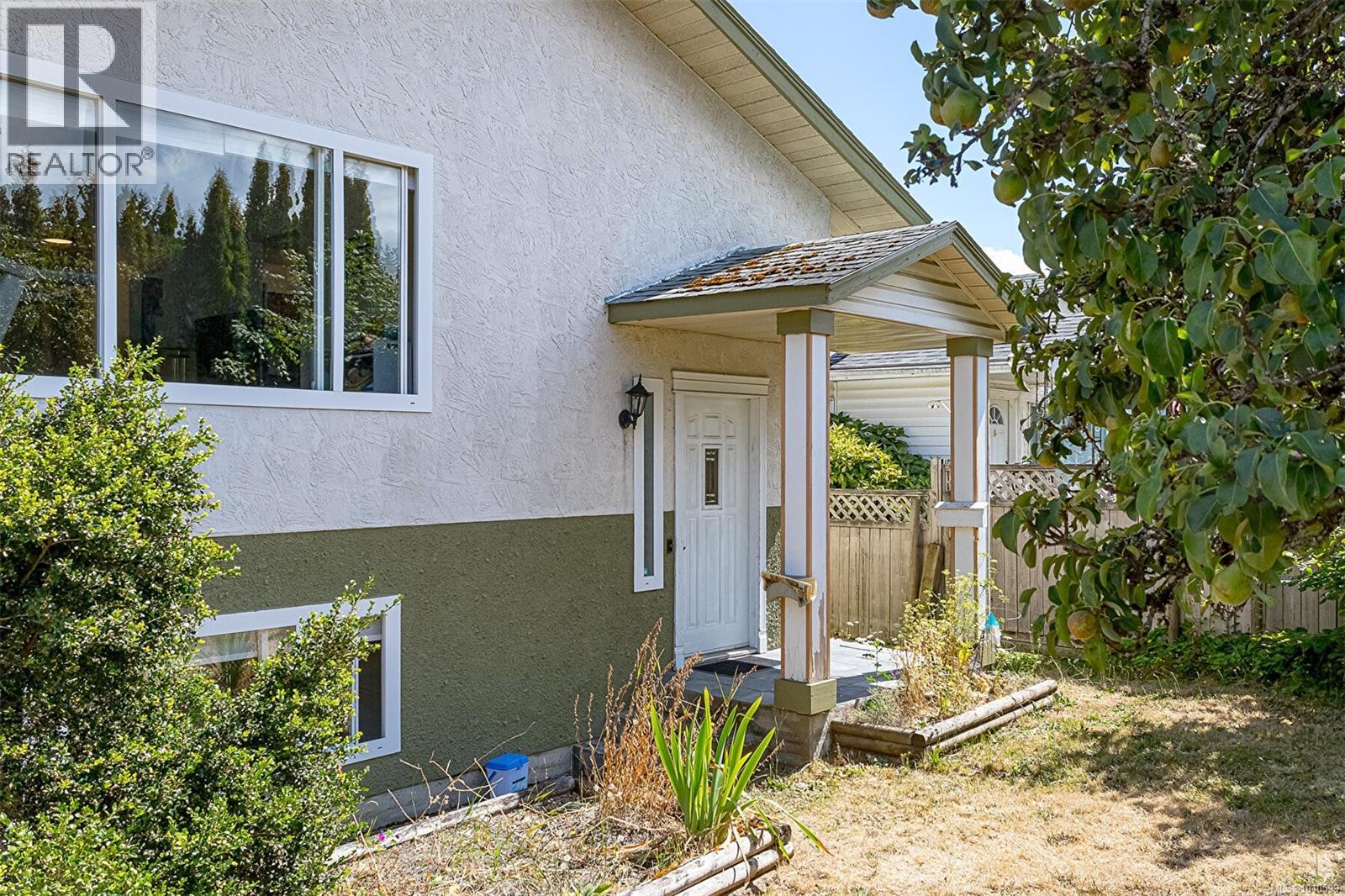 Property at 546 Wakesiah Ave image 2