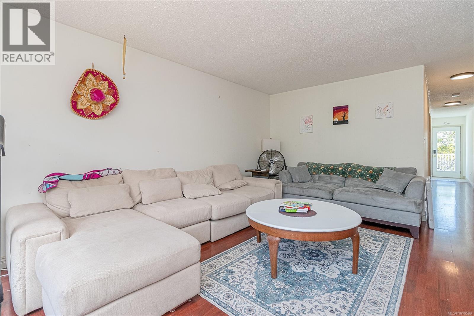 Property at 546 Wakesiah Ave image 4