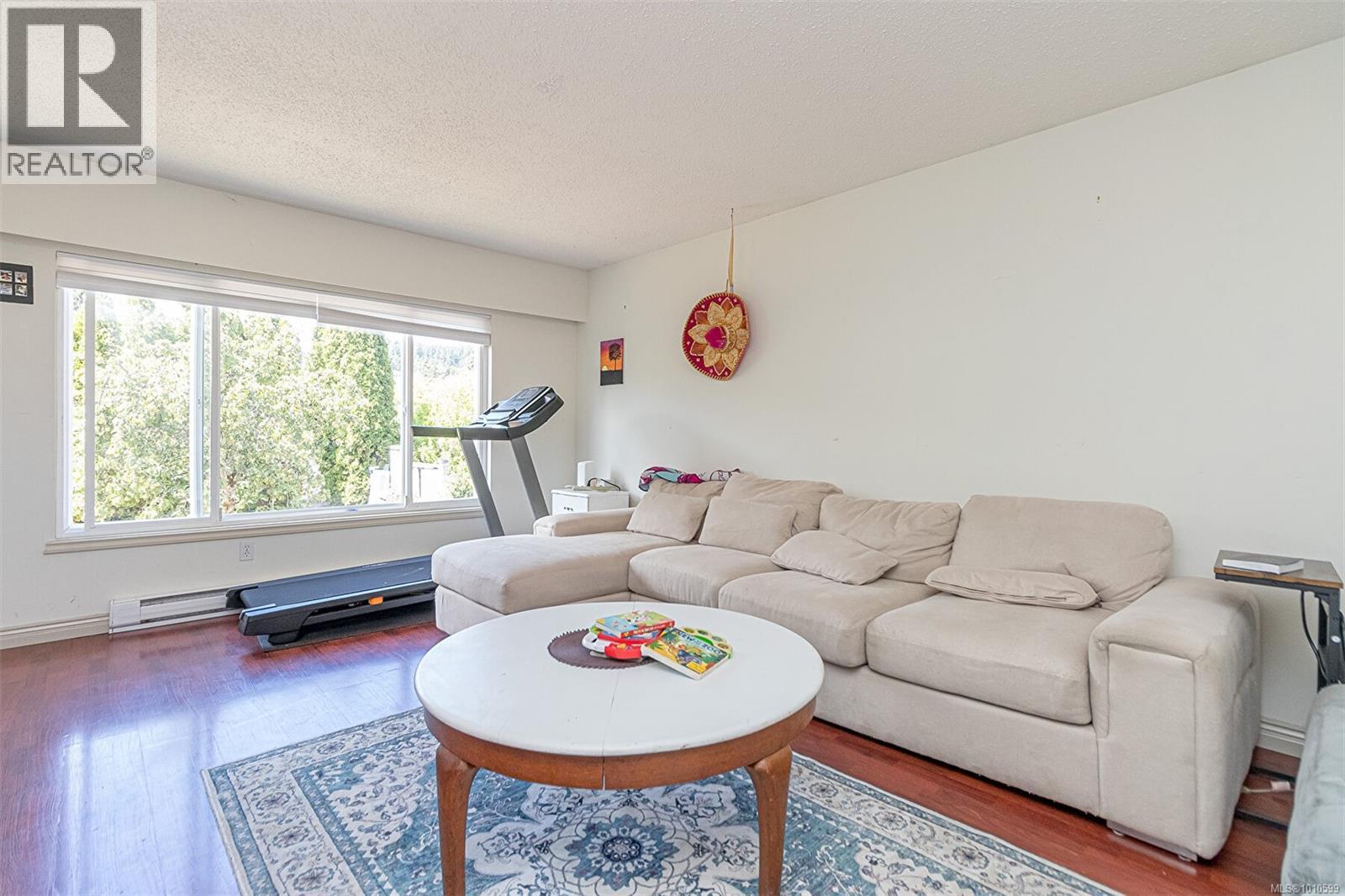 Property at 546 Wakesiah Ave image 5