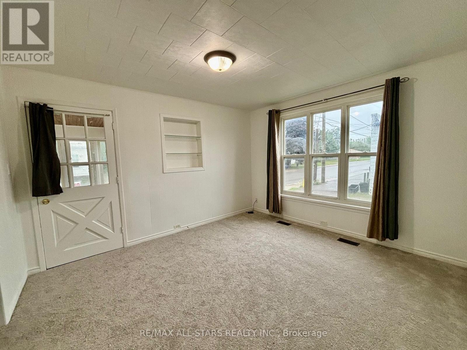 81 Durham Street W, Kawartha Lakes (Lindsay), Ontario  K9V 2P8 - Photo 6 - X12333304