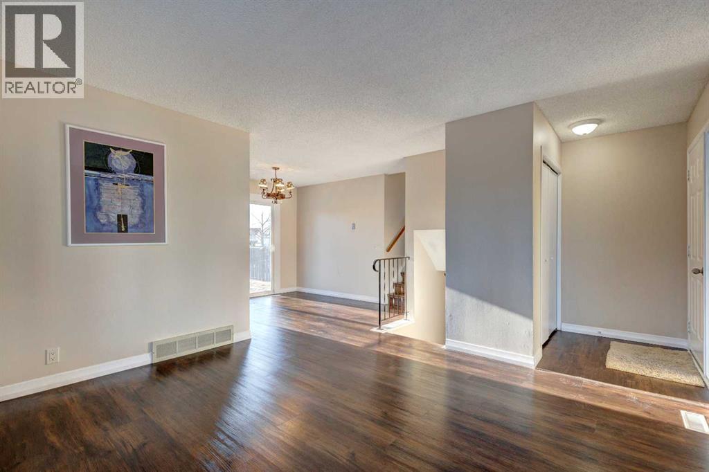 27 Castleridge Road Ne, Calgary, Alberta  T3J 1N8 - Photo 7 - A2246914