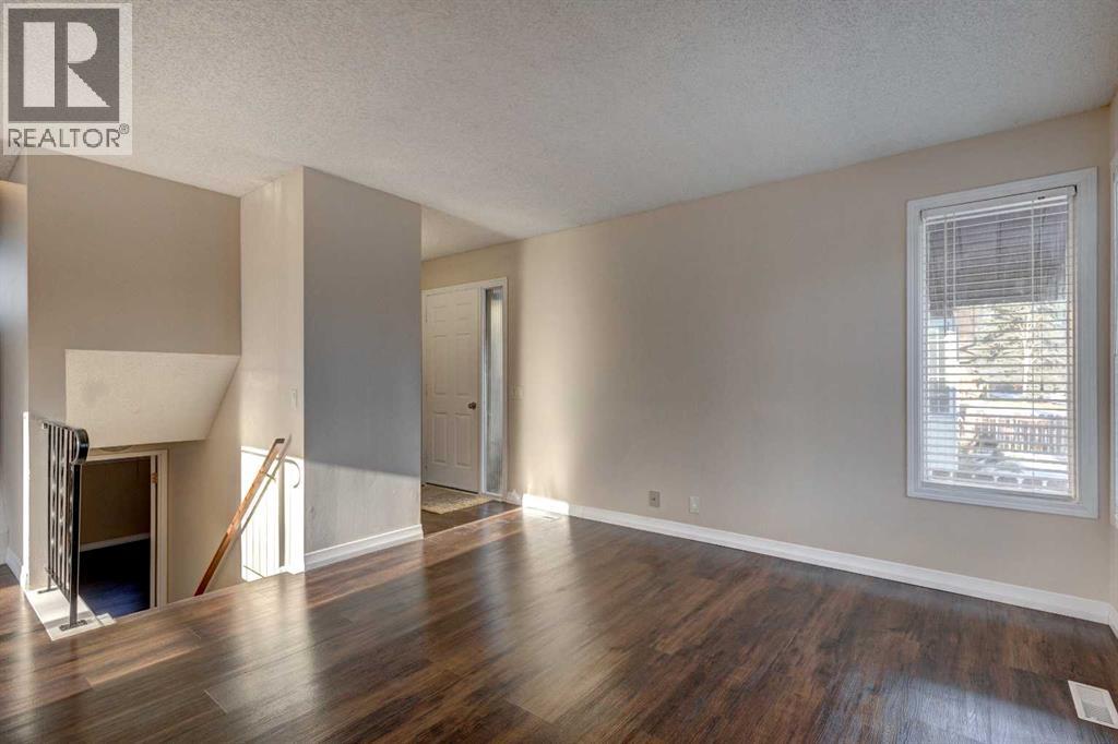 27 Castleridge Road Ne, Calgary, Alberta  T3J 1N8 - Photo 10 - A2246914