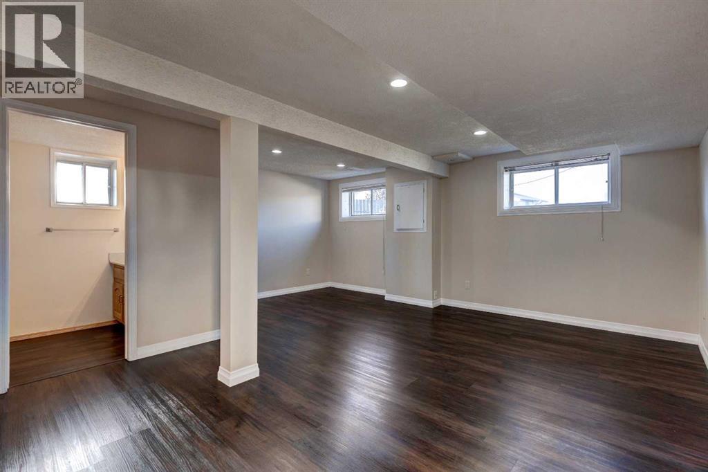 27 Castleridge Road Ne, Calgary, Alberta  T3J 1N8 - Photo 28 - A2246914