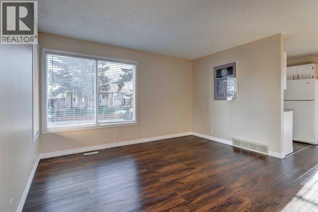 27 Castleridge Road Ne, Calgary, Alberta  T3J 1N8 - Photo 9 - A2246914