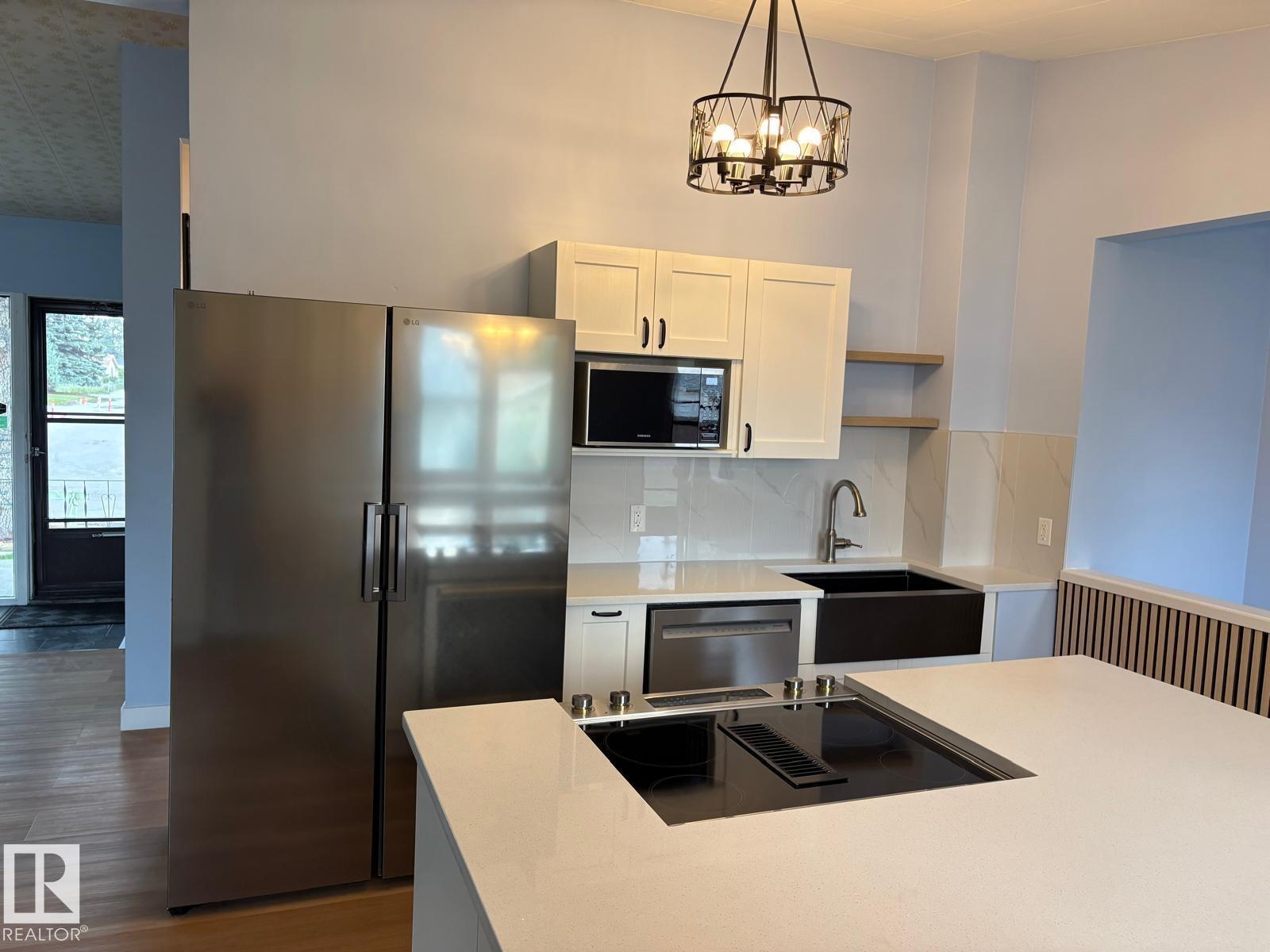 Property at 6808 95 AV NW NW image 2
