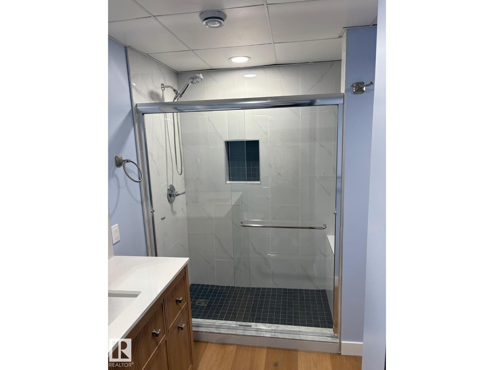 Property at 6808 95 AV NW NW image 3
