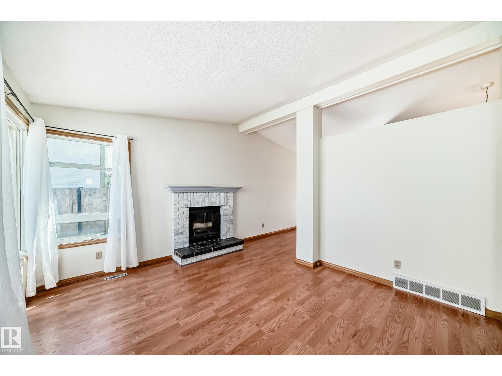 Property at 9 WELLINGTON CR image 3