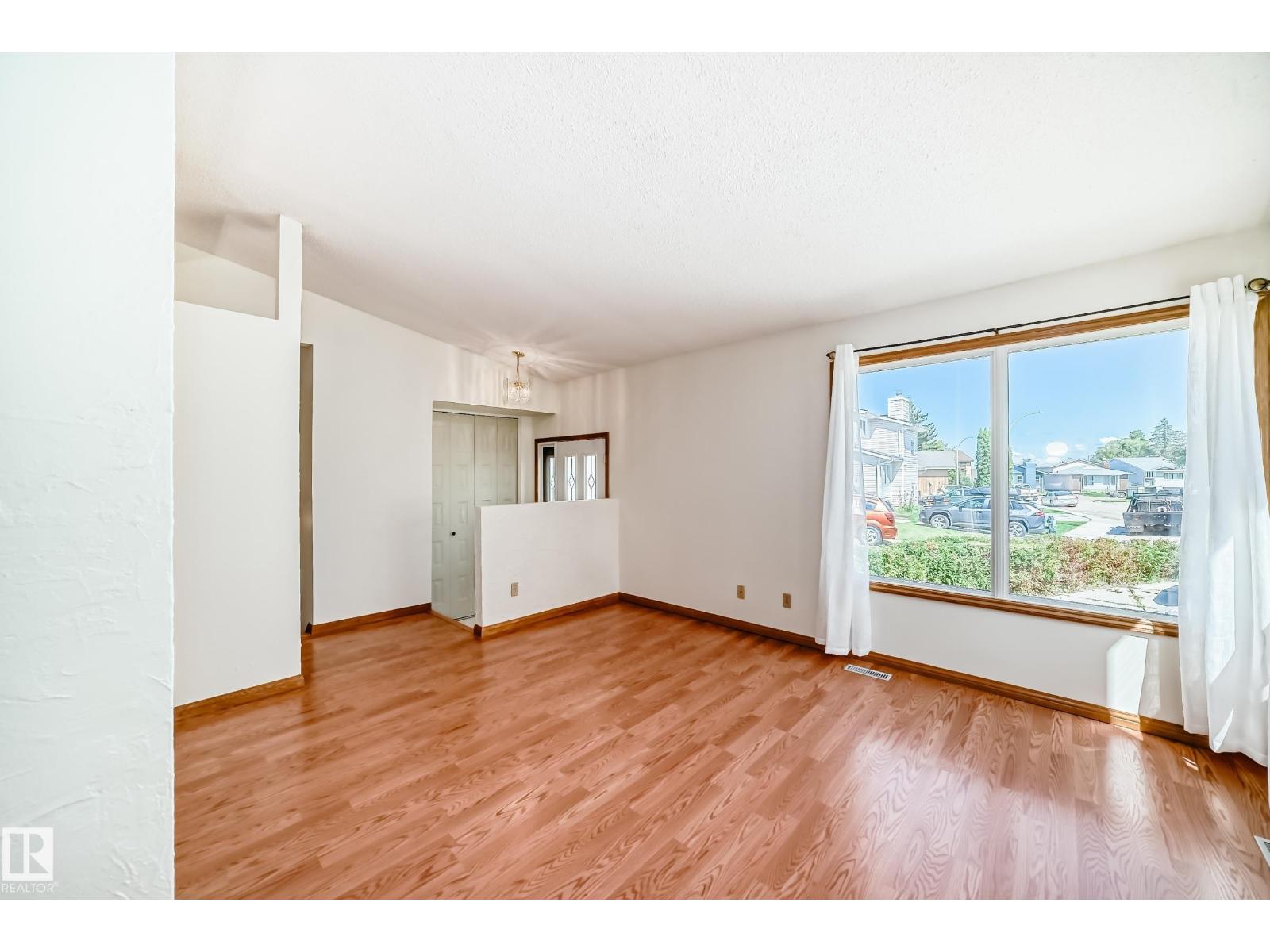 Property at 9 WELLINGTON CR image 5