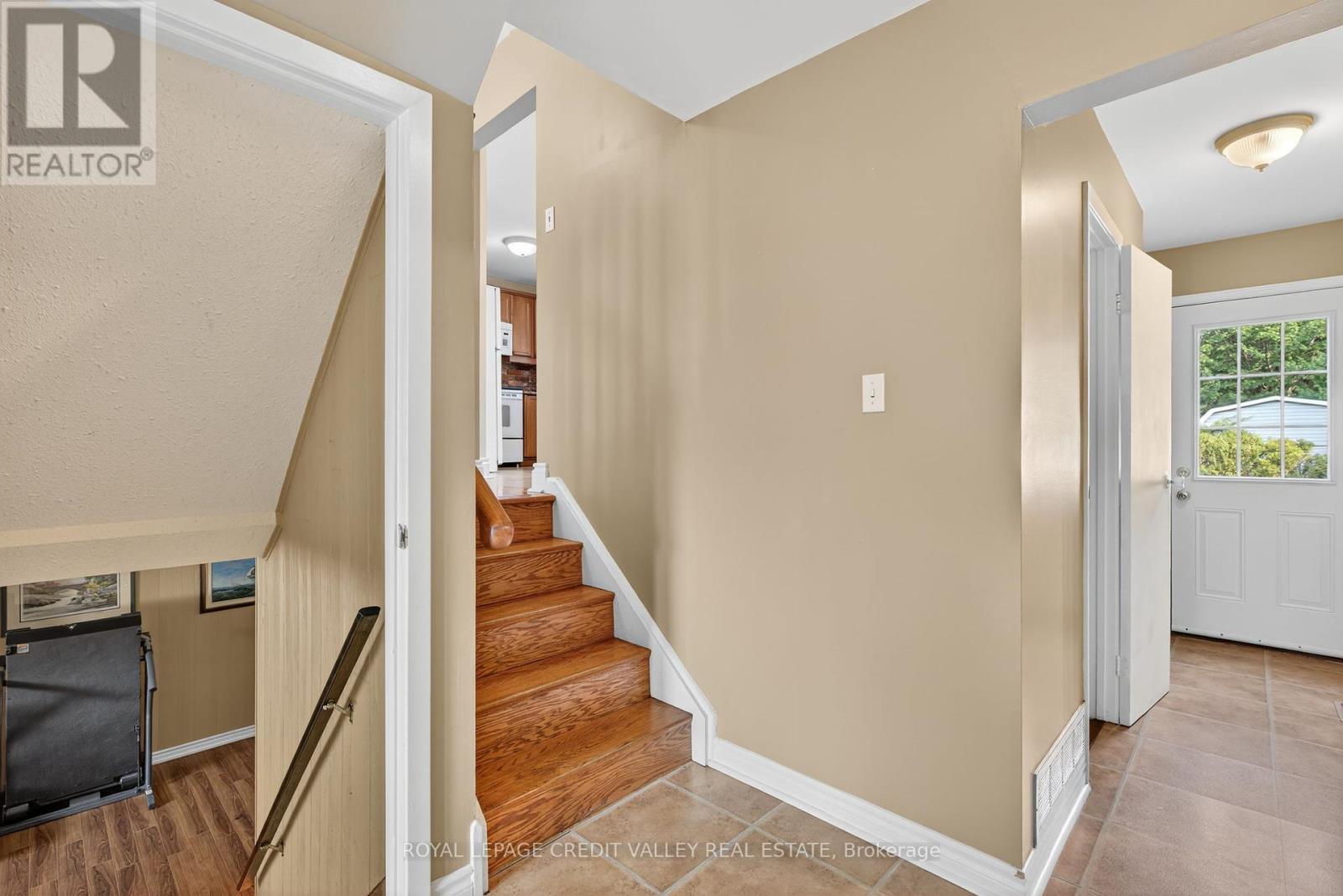 60 Gondola Crescent, Brampton, Ontario  L6S 1W6 - Photo 6 - W12333465