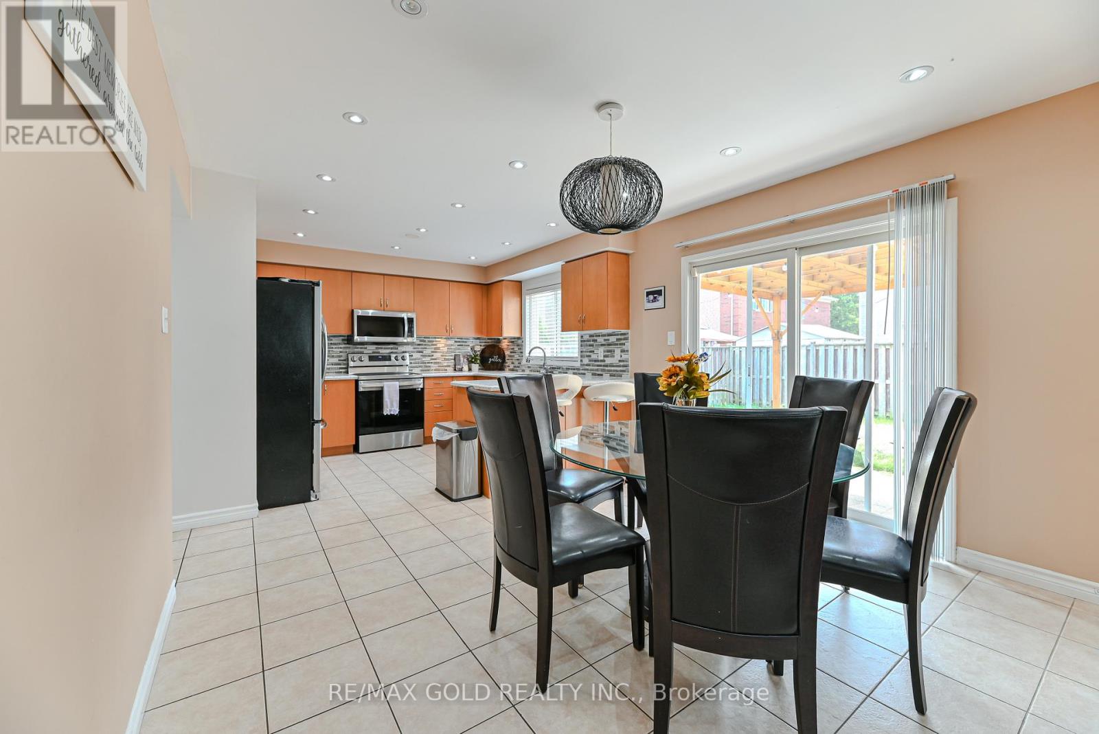 63 Hiberton Crescent, Brampton, Ontario  L7A 3C9 - Photo 11 - W12333476