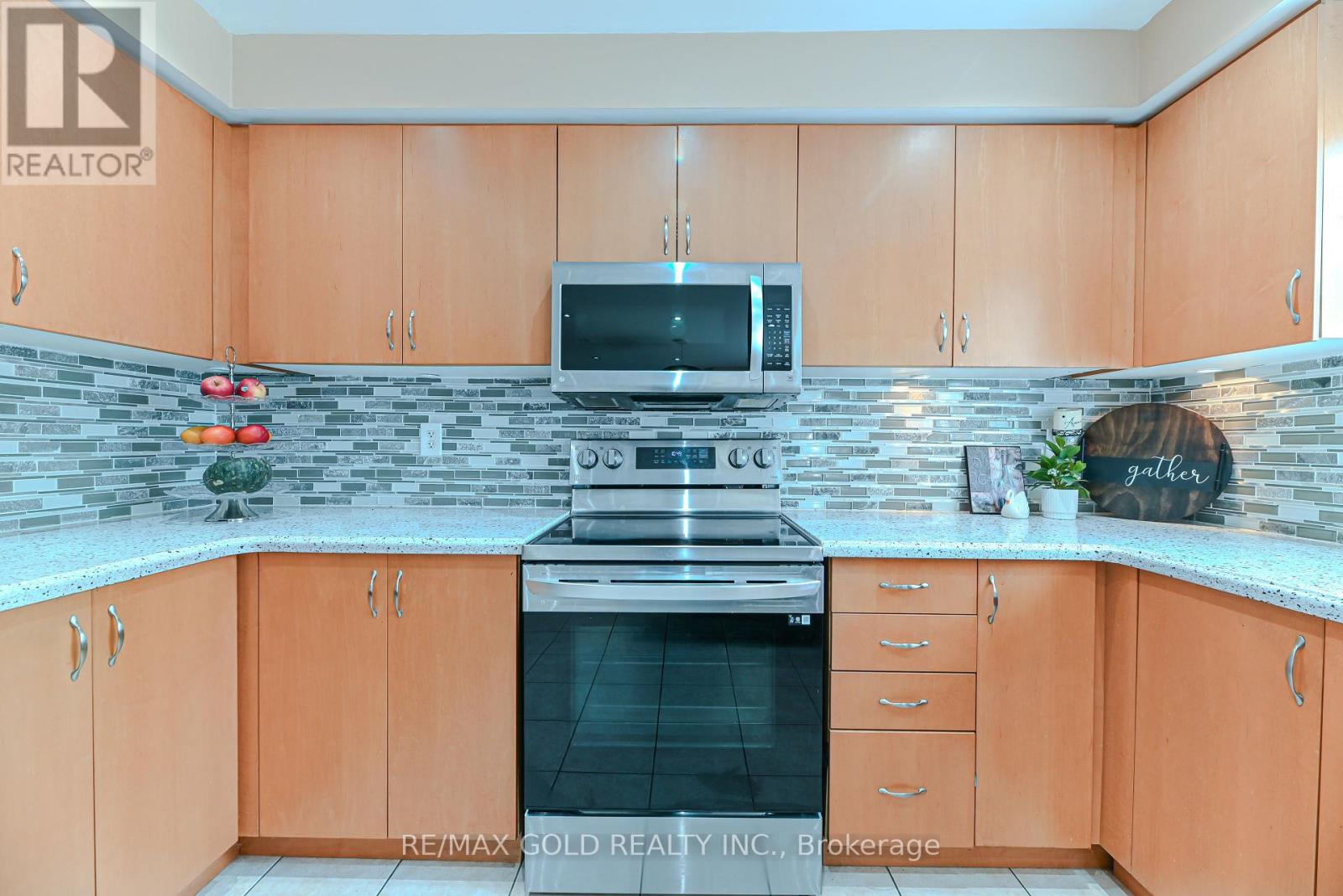 63 Hiberton Crescent, Brampton, Ontario  L7A 3C9 - Photo 14 - W12333476