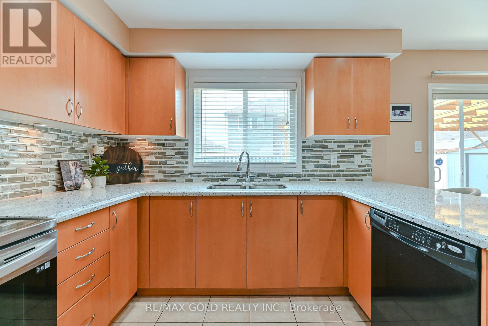 63 Hiberton Crescent, Brampton, Ontario  L7A 3C9 - Photo 15 - W12333476