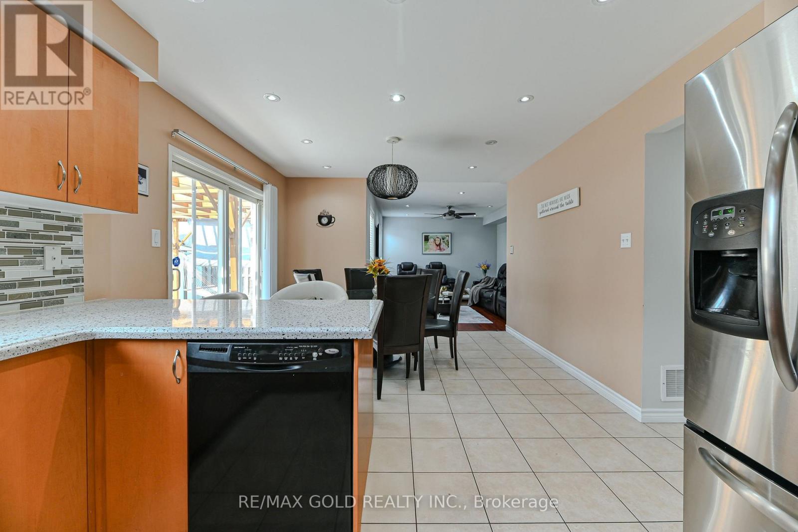 63 Hiberton Crescent, Brampton, Ontario  L7A 3C9 - Photo 16 - W12333476