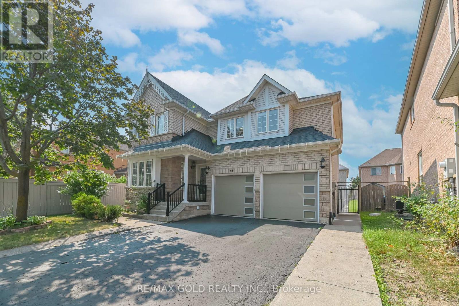 63 Hiberton Crescent, Brampton, Ontario  L7A 3C9 - Photo 2 - W12333476