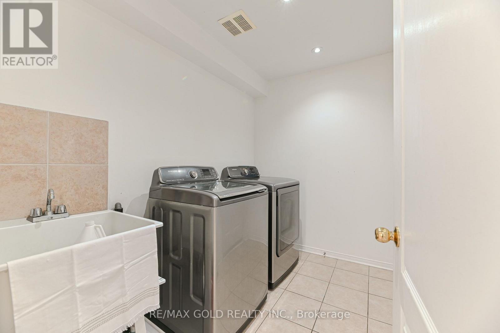 63 Hiberton Crescent, Brampton, Ontario  L7A 3C9 - Photo 23 - W12333476