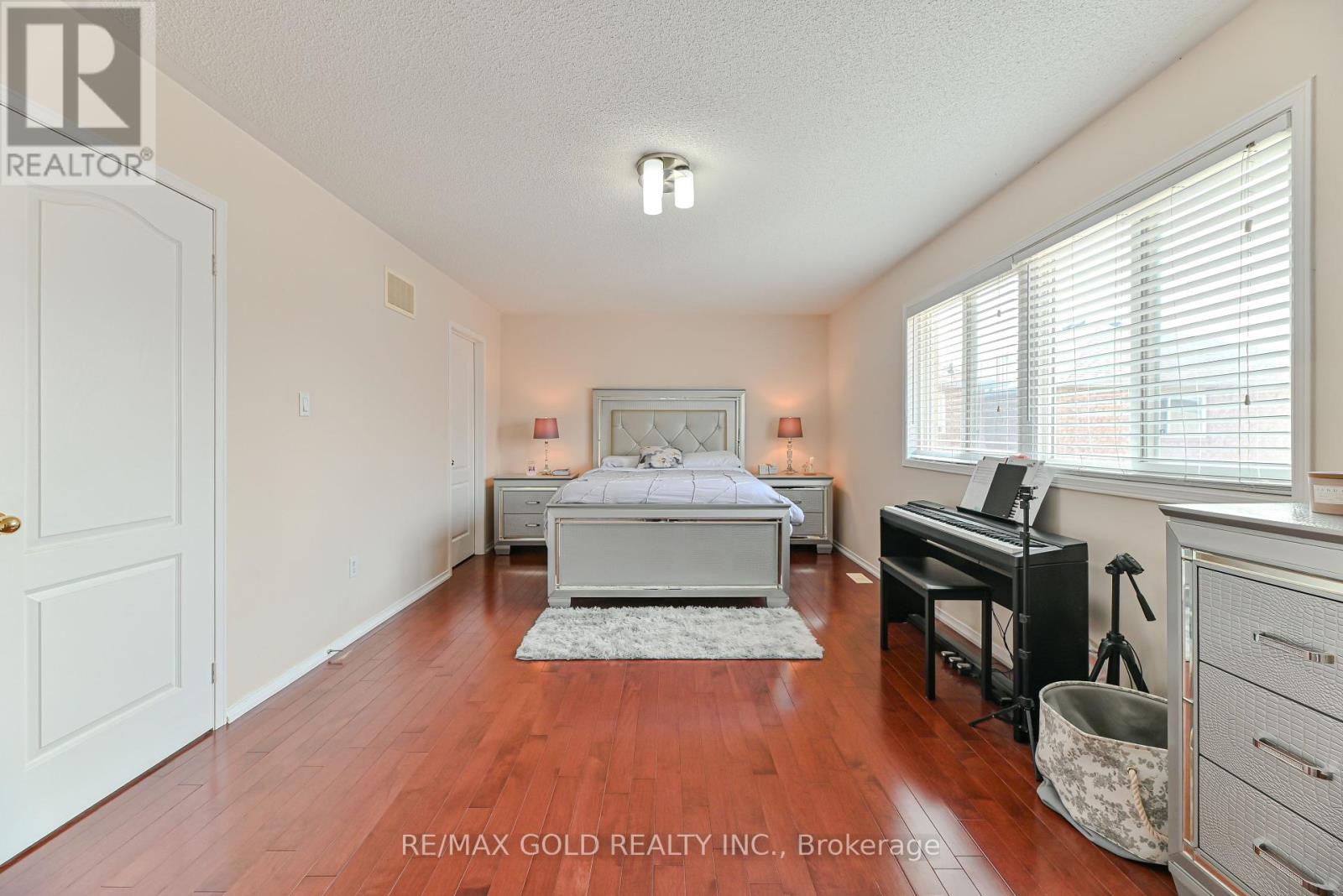 63 Hiberton Crescent, Brampton, Ontario  L7A 3C9 - Photo 25 - W12333476