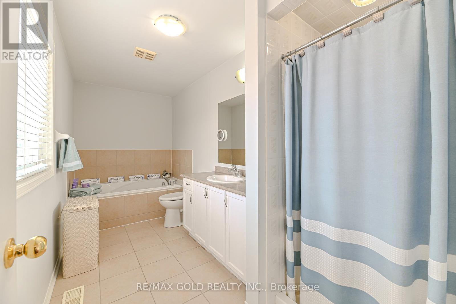 63 Hiberton Crescent, Brampton, Ontario  L7A 3C9 - Photo 26 - W12333476