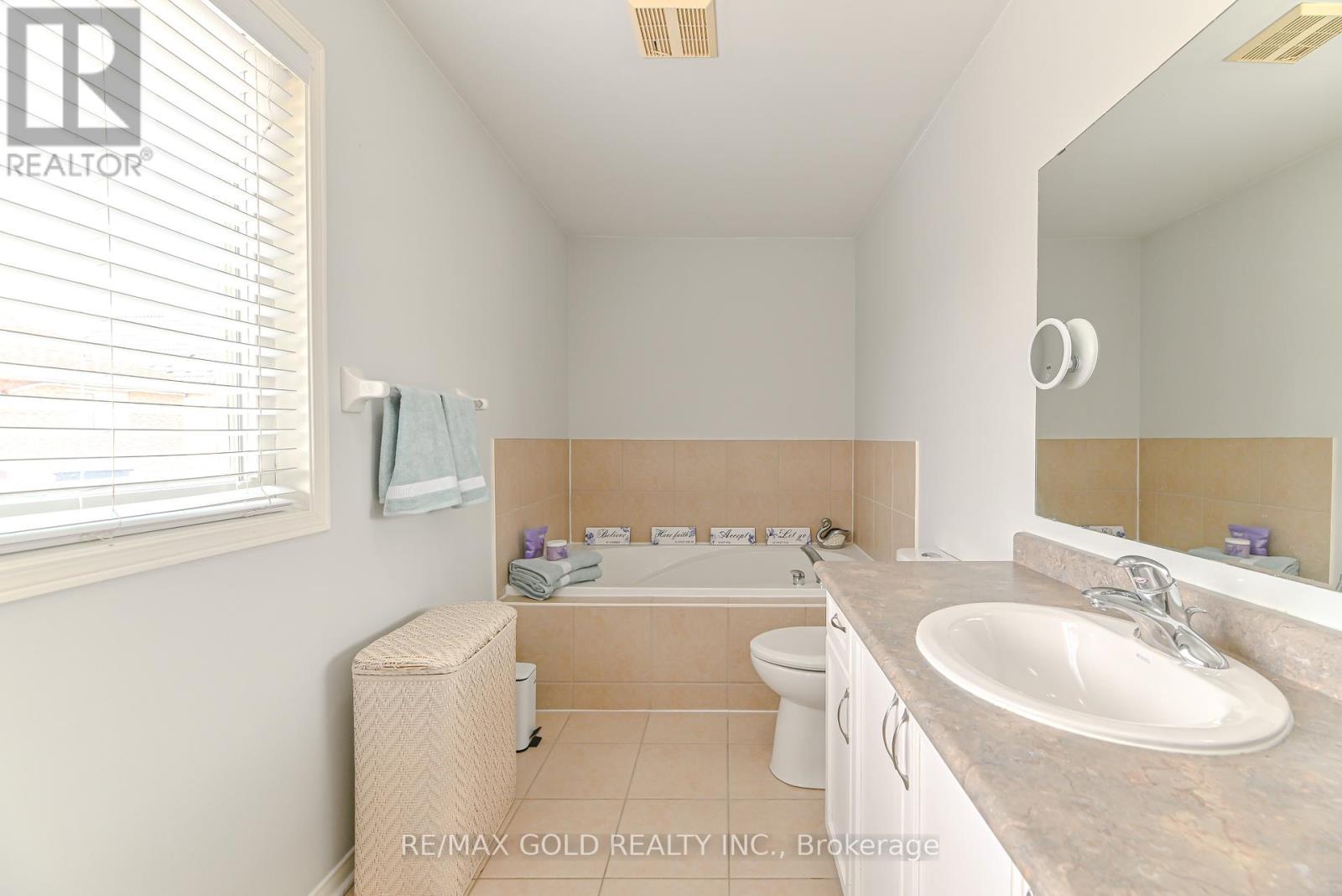 63 Hiberton Crescent, Brampton, Ontario  L7A 3C9 - Photo 27 - W12333476
