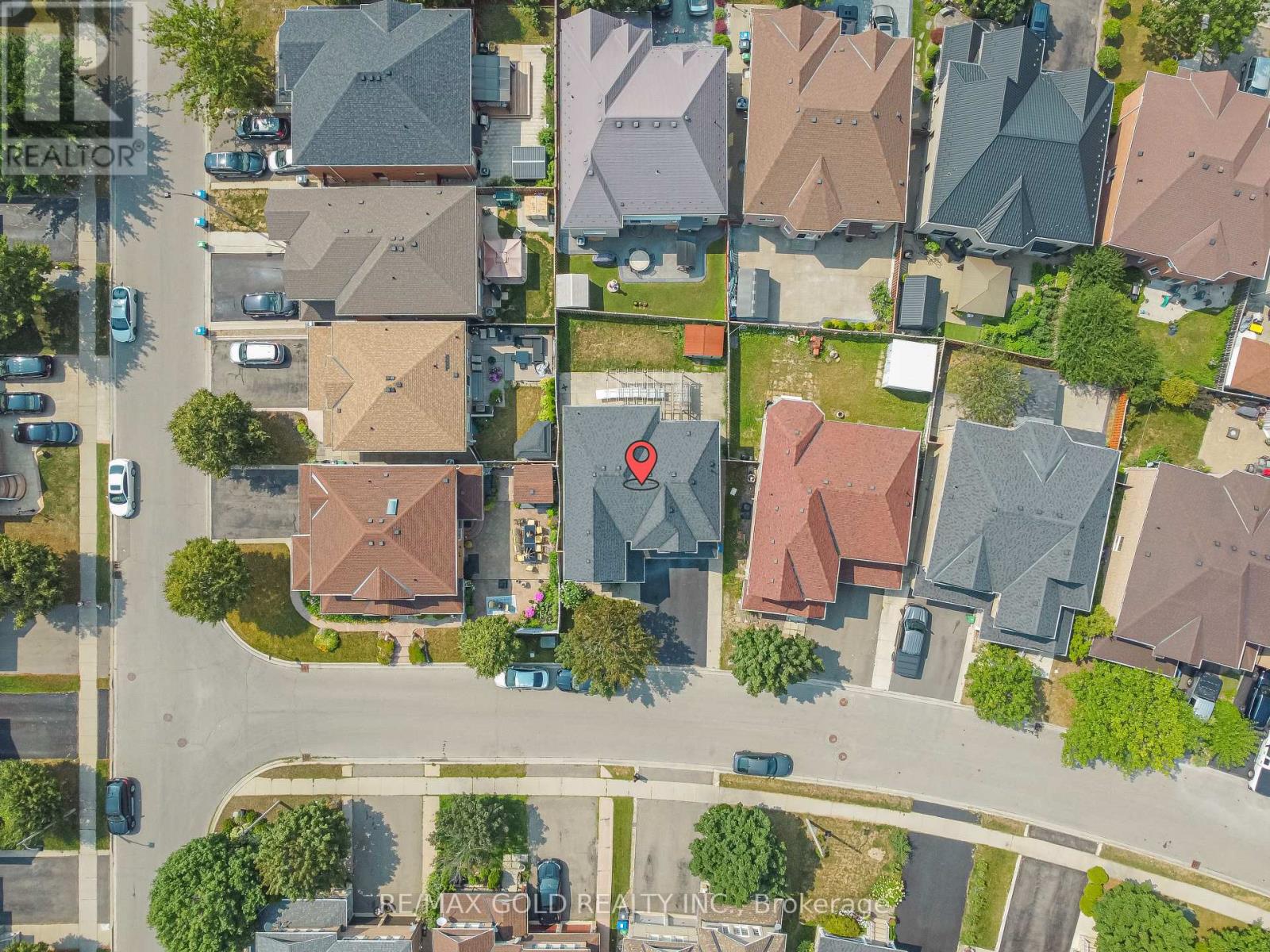 63 Hiberton Crescent, Brampton, Ontario  L7A 3C9 - Photo 3 - W12333476