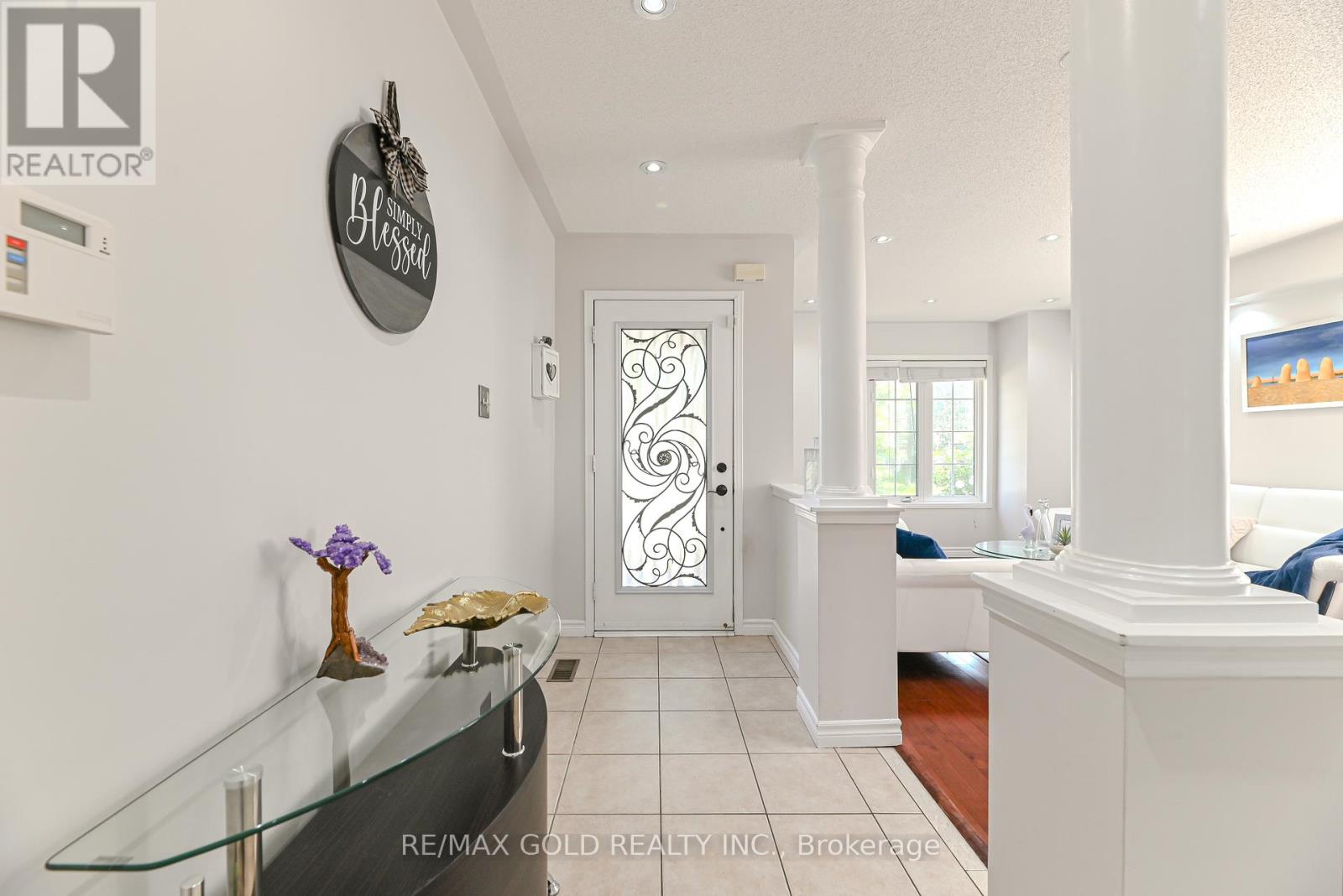 63 Hiberton Crescent, Brampton, Ontario  L7A 3C9 - Photo 6 - W12333476
